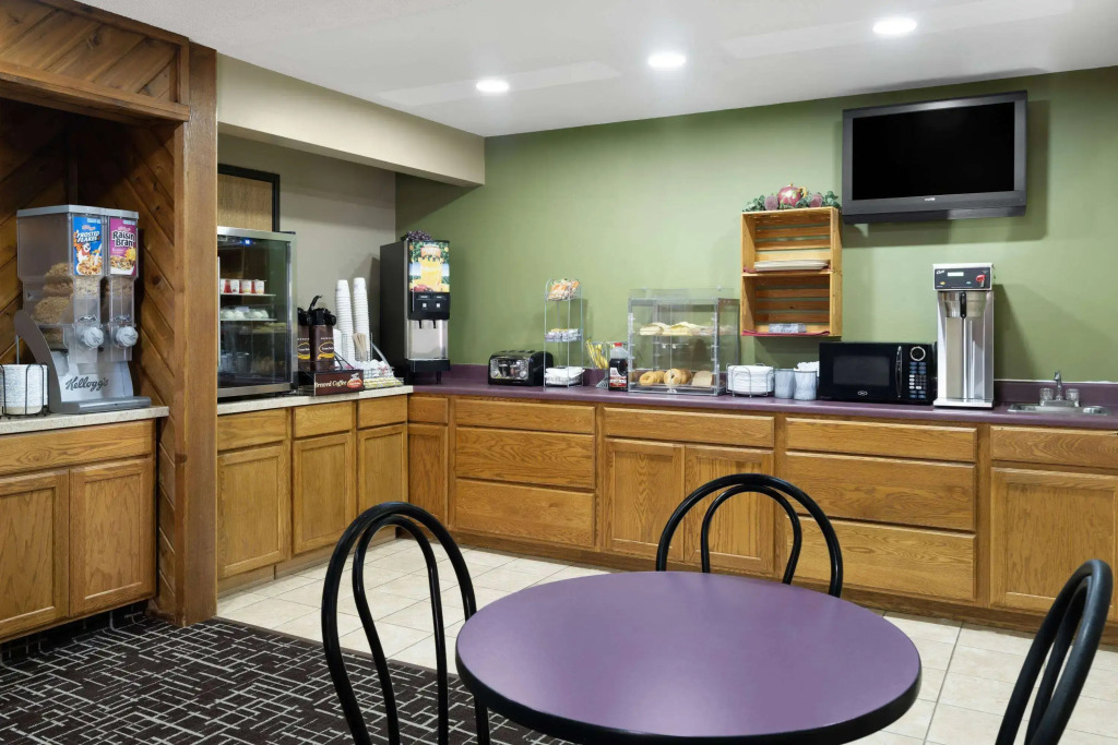 Super 8 by Wyndham Dyersville
