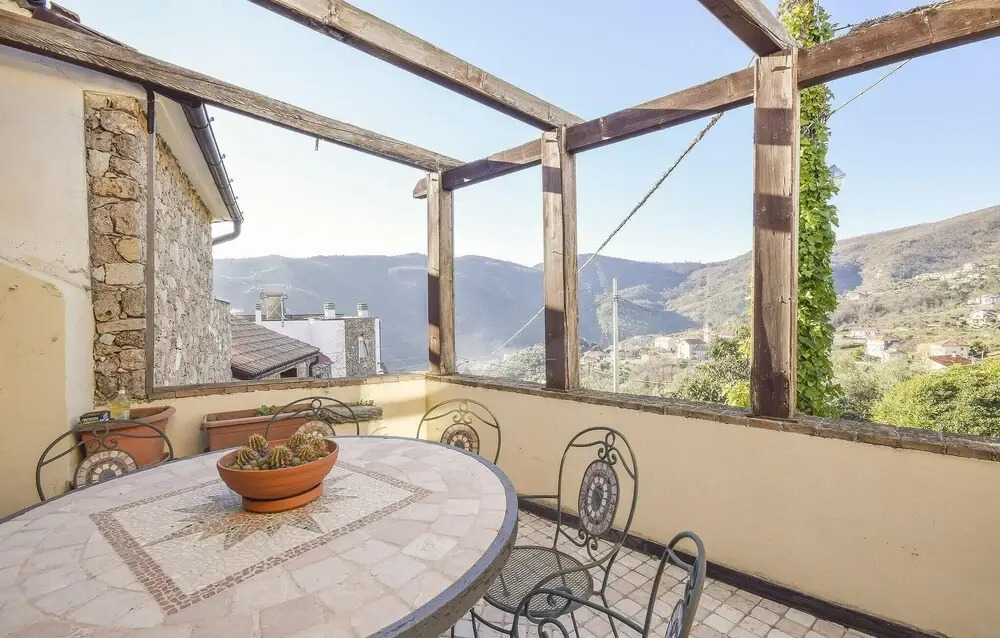Stunning Home In Vado Ligure With Wifi