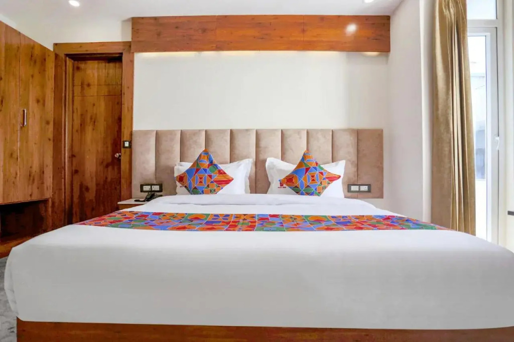 FabHotel Golf Luxury- 10 Min From Sector 42-43 Rapid Metro Station
