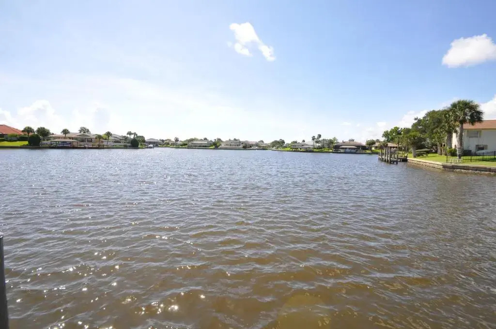 Sunset Bay Beautiful Pool Home - Bring Your Boat or Jet Ski - Canal with Dock- Sleeps 10 - 4 BD