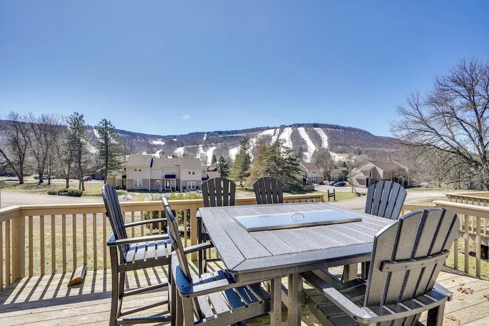 Charming Townhome - Walk to Greek Peak Mountain!