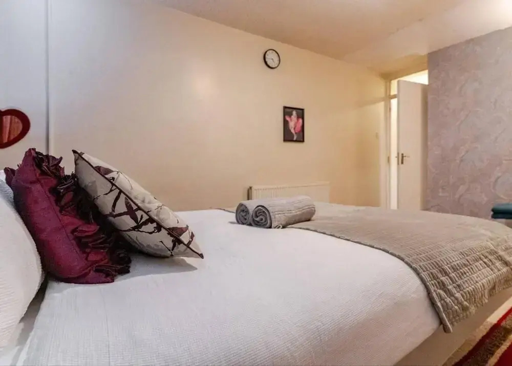 Cozy 4-bed Room Apartments in Birmingham