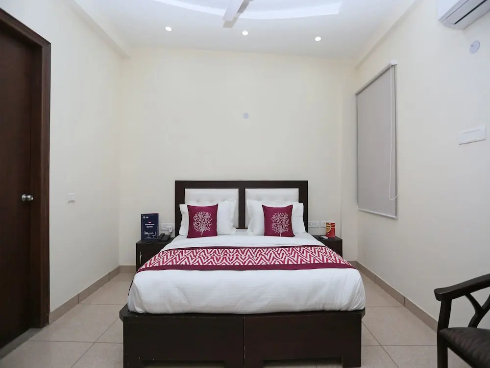 OYO 8205 Hotel Petals Inn