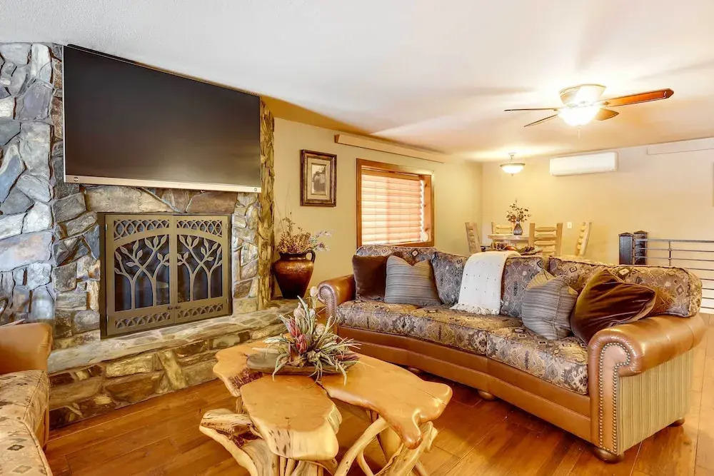 Modern Deadwood Apt With Mountain Views & Grill!