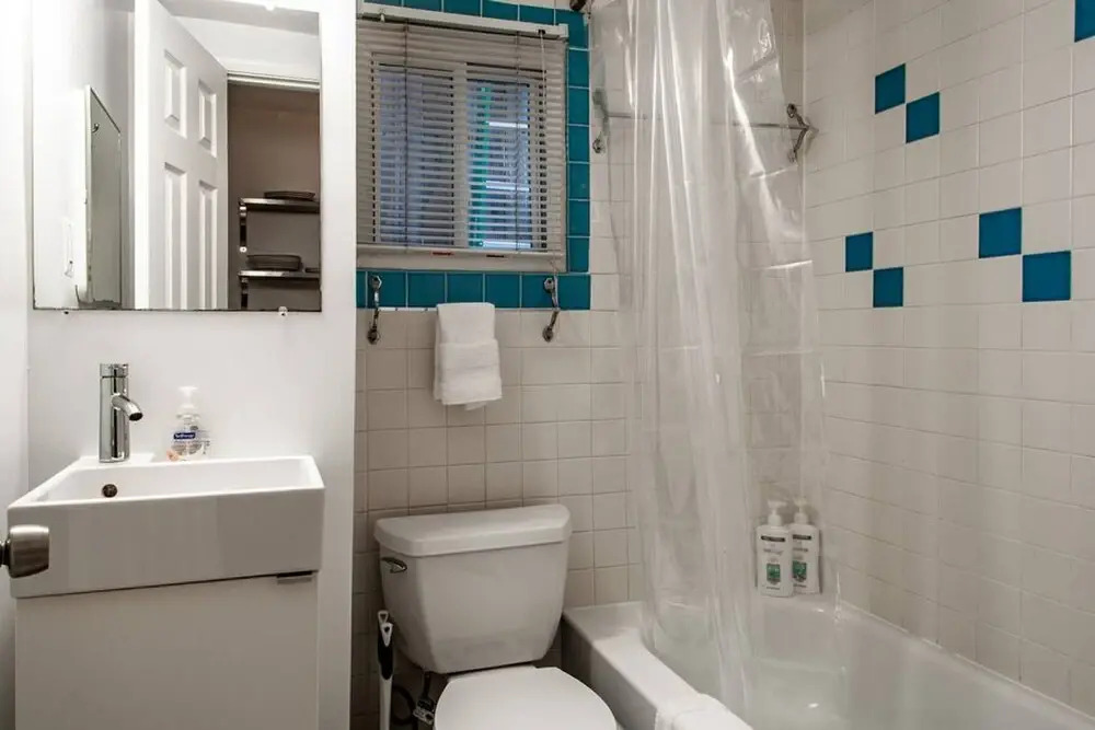 Quaint DC Private 1-br Walk to Metro-rail Subway