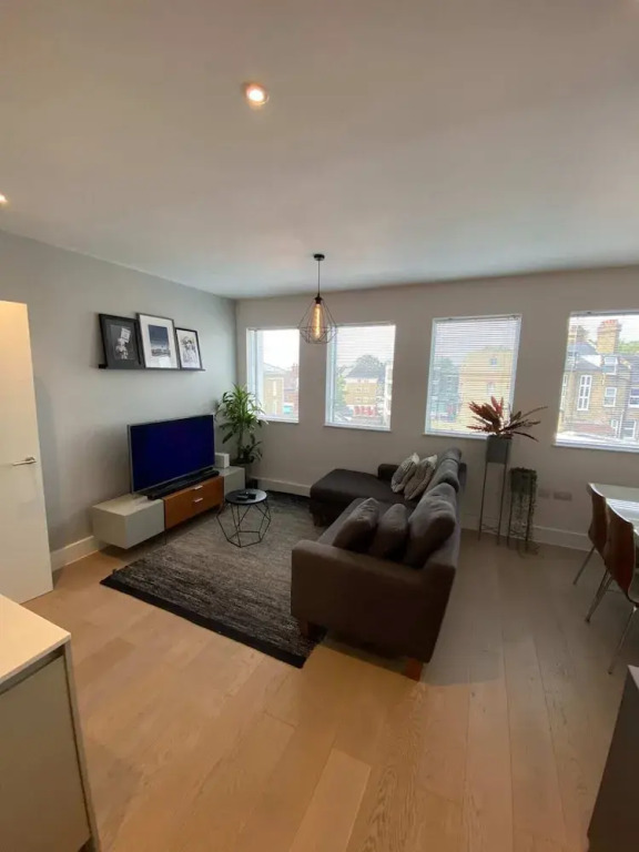 Tasteful 2BD Flat W/open Plan Living - Blackheath!