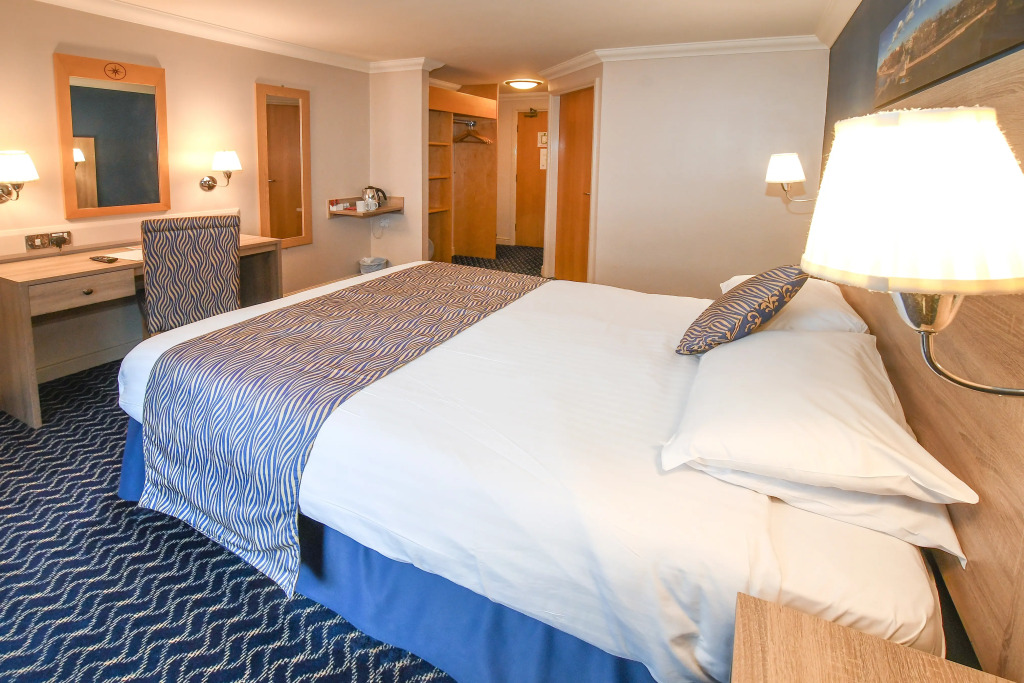 The Queens Hotel & Victoria Cloisters Apartments