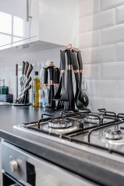Stunning 2 Bedroom Duplex Apt in Center of Camden
