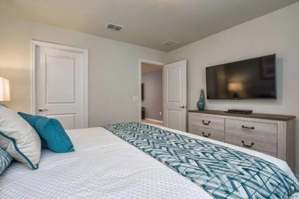Windsor Island - 7 Bedrooms w/ Pool - 4403WI 7 Home by RedAwning