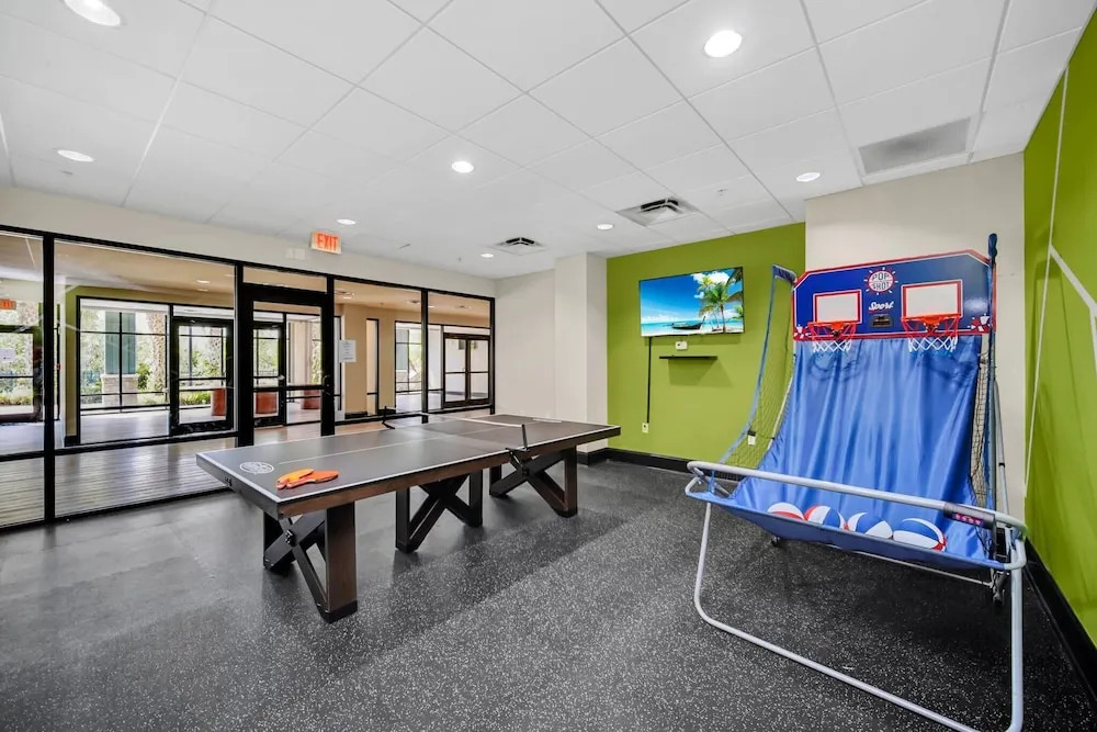 Upstay Modern Condo w Pool10 Minutes to Disney