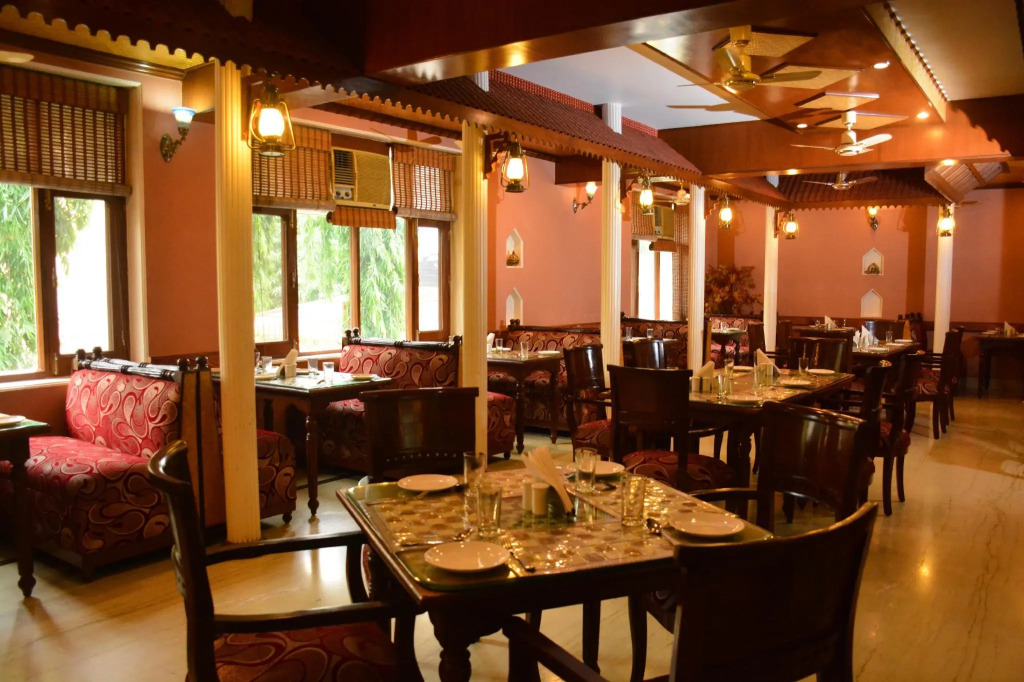 Hotel Vasundhara Palace