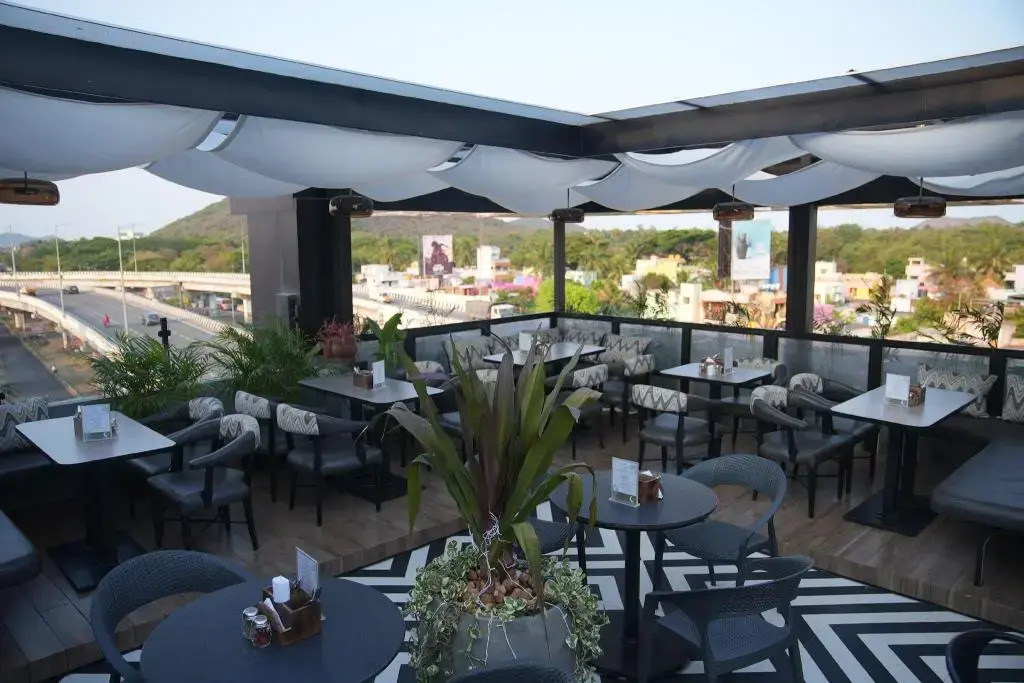 Hotel SRR Grand