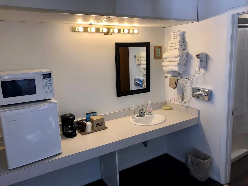Budget Host Inn