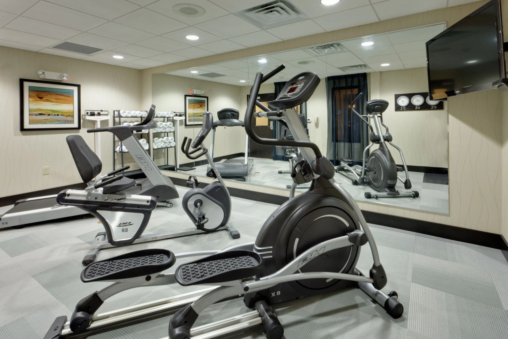 Holiday Inn Express & Suites Northeast by IHG