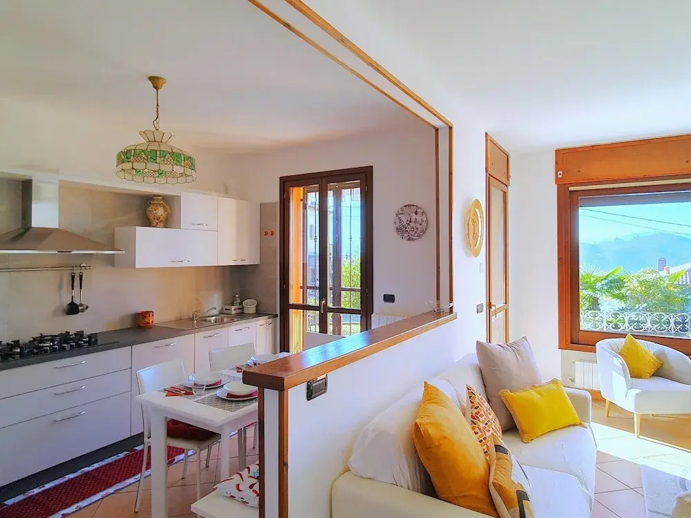 House in Luino with Green Garden and City Views
