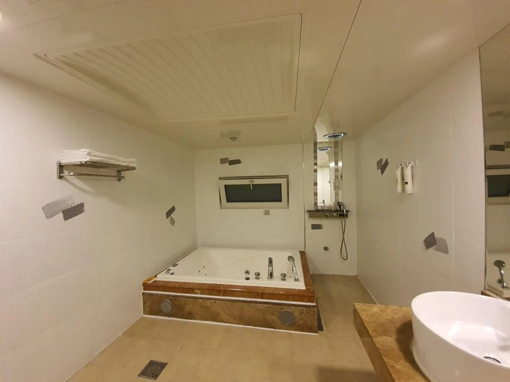 Friendly DH Naissance Hotel by Mindrum Group