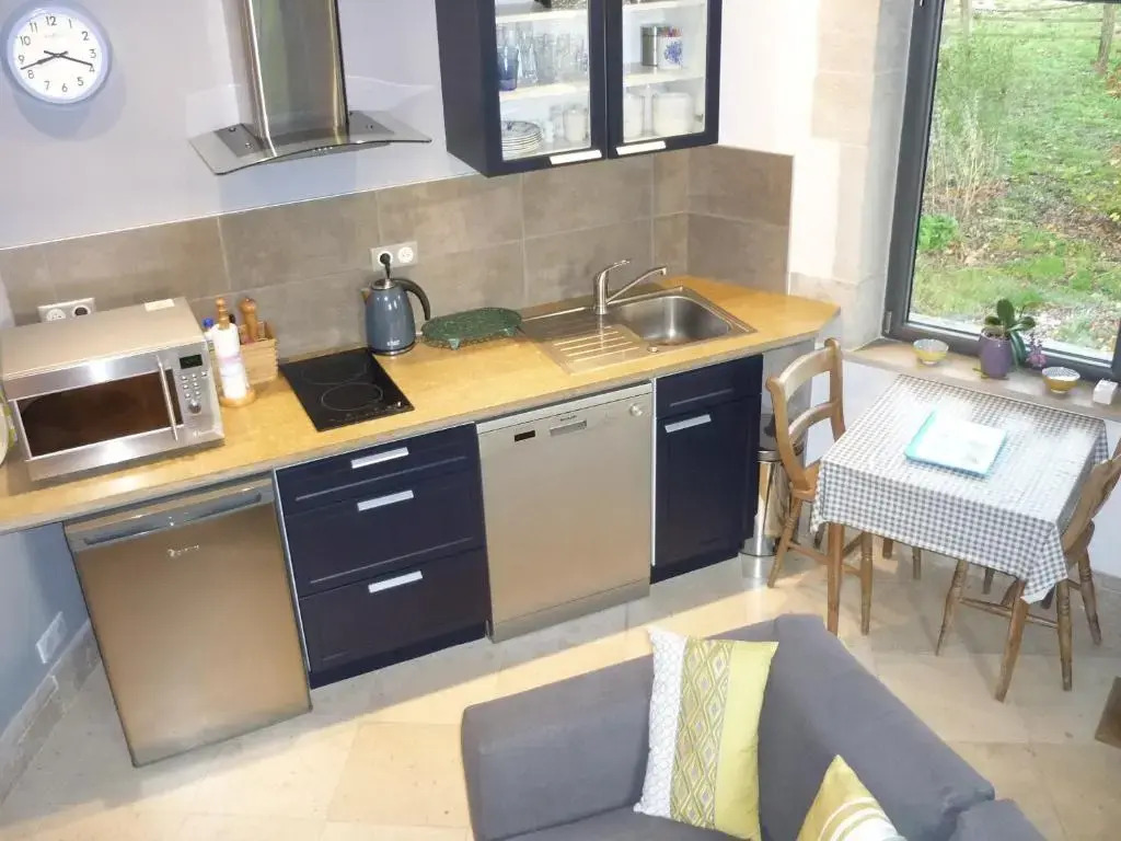 La Tour Hexagonale for 2 with shared pool