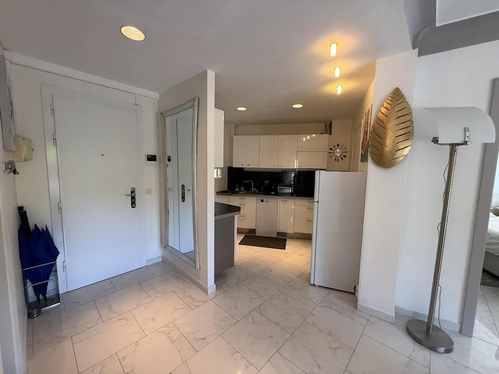 2 BR Apartment in the Center of Cannes - 2305