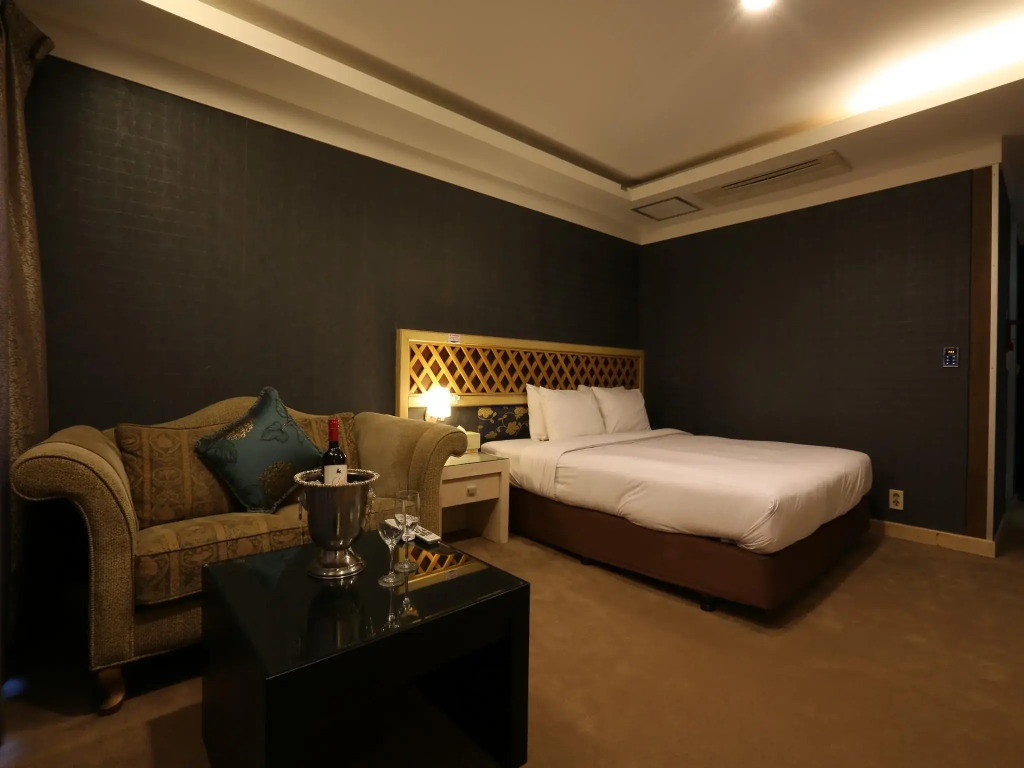 Metro Tourist Hotel