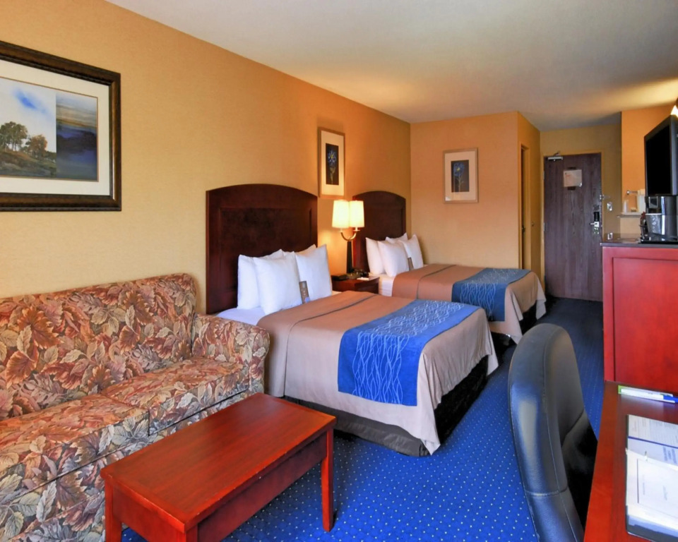 Comfort Inn & Suites North East