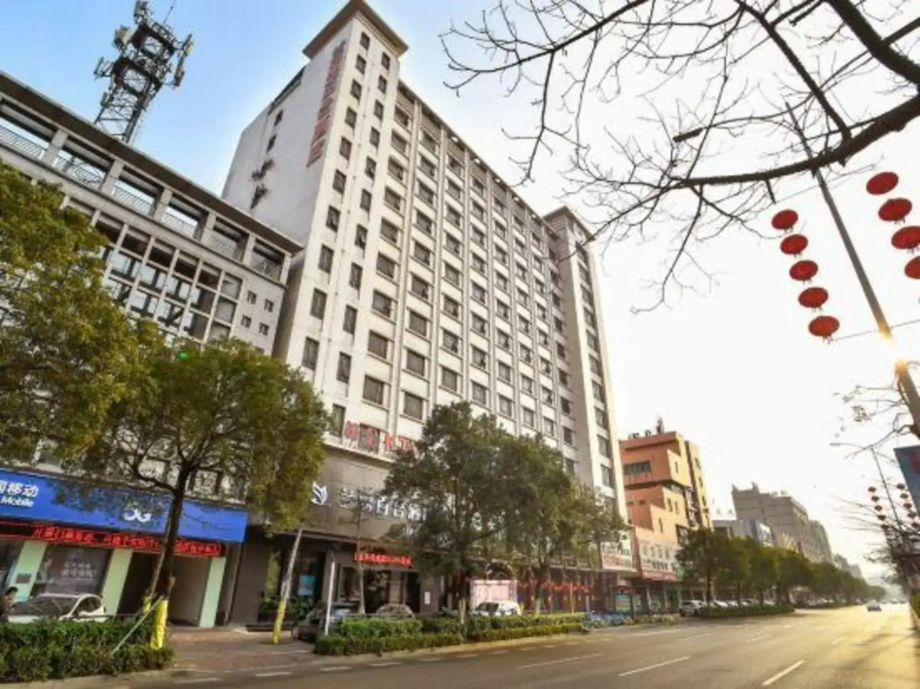 Lanli Lily Hotel (Yangjiang East Huicheng Branch)