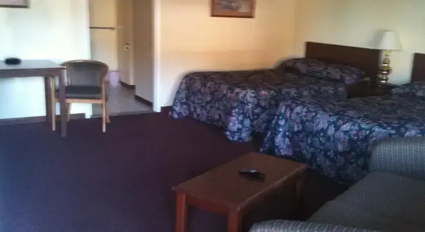 Blackhawk Village Inn & Lodge