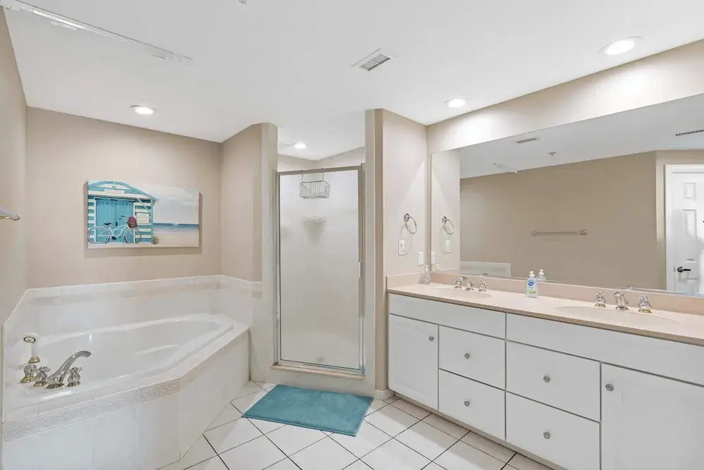 Adagio 302 Modern 2BR Condo With Ocean Views