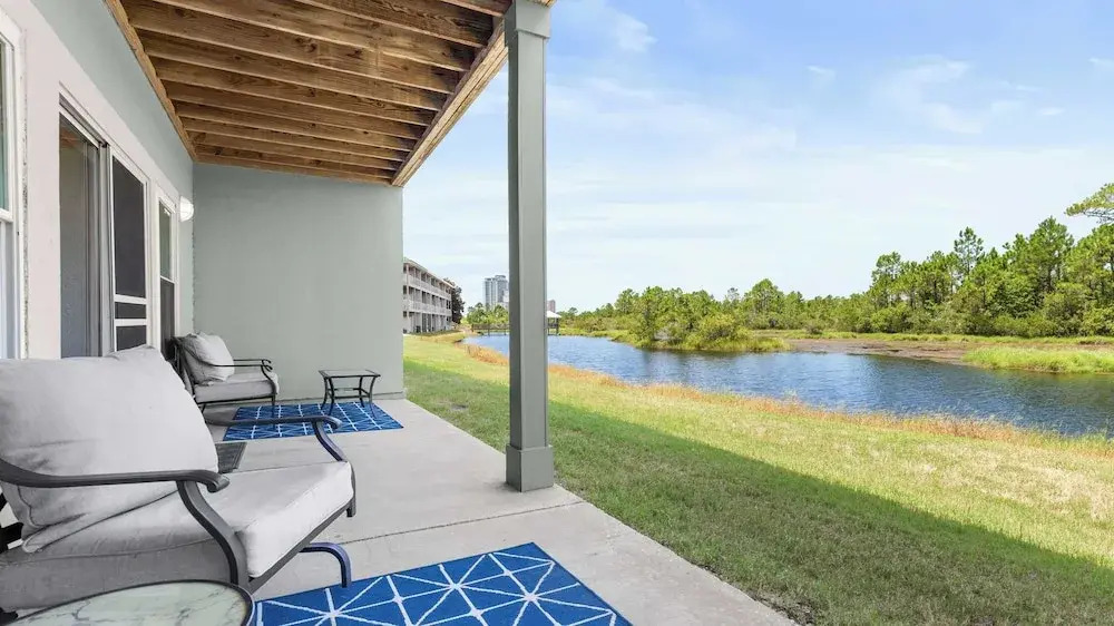 Cozy Family Home - Community Pool, Private Porch, 10-minute Walk to Beach