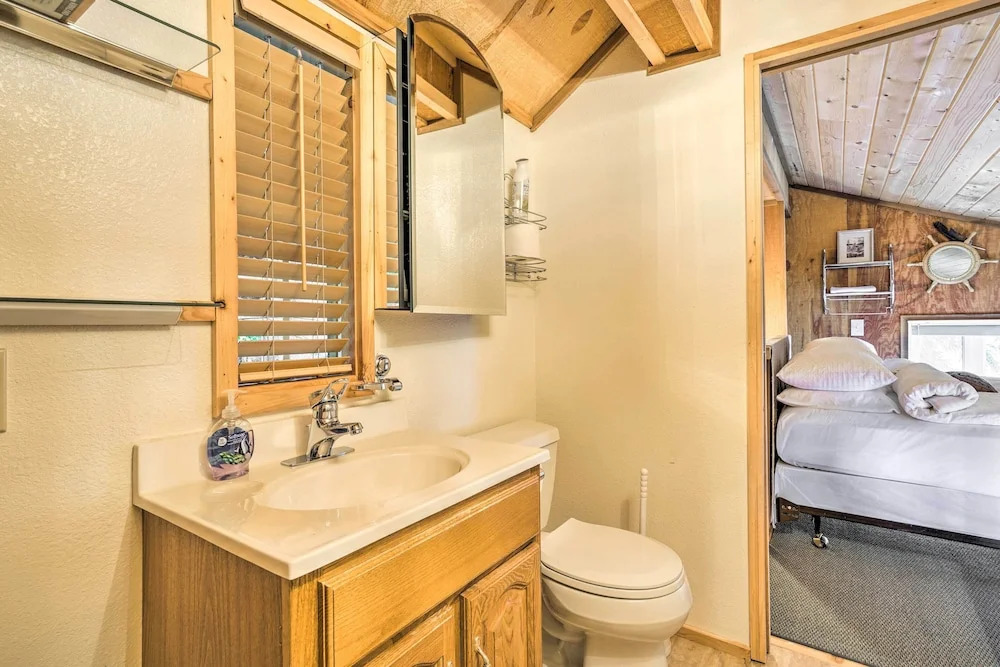 Serene Seldovia Cabin w/ Deck, Grill & Views!