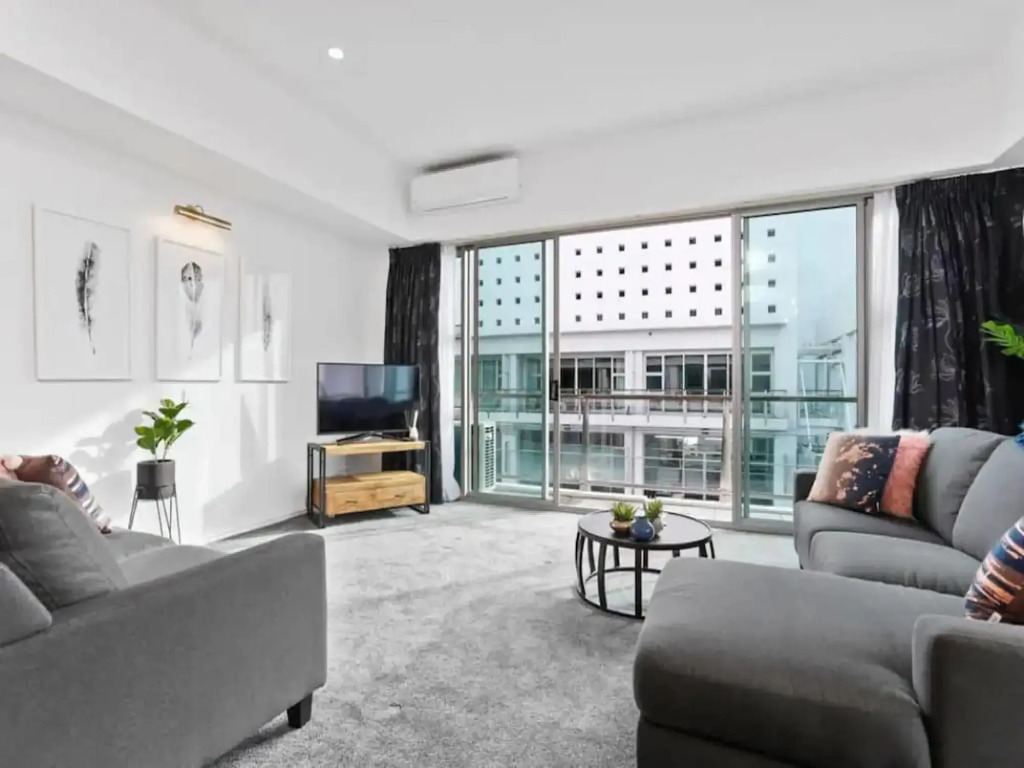 Modern, One Bedroom Princes Wharf Apartment w/ AC