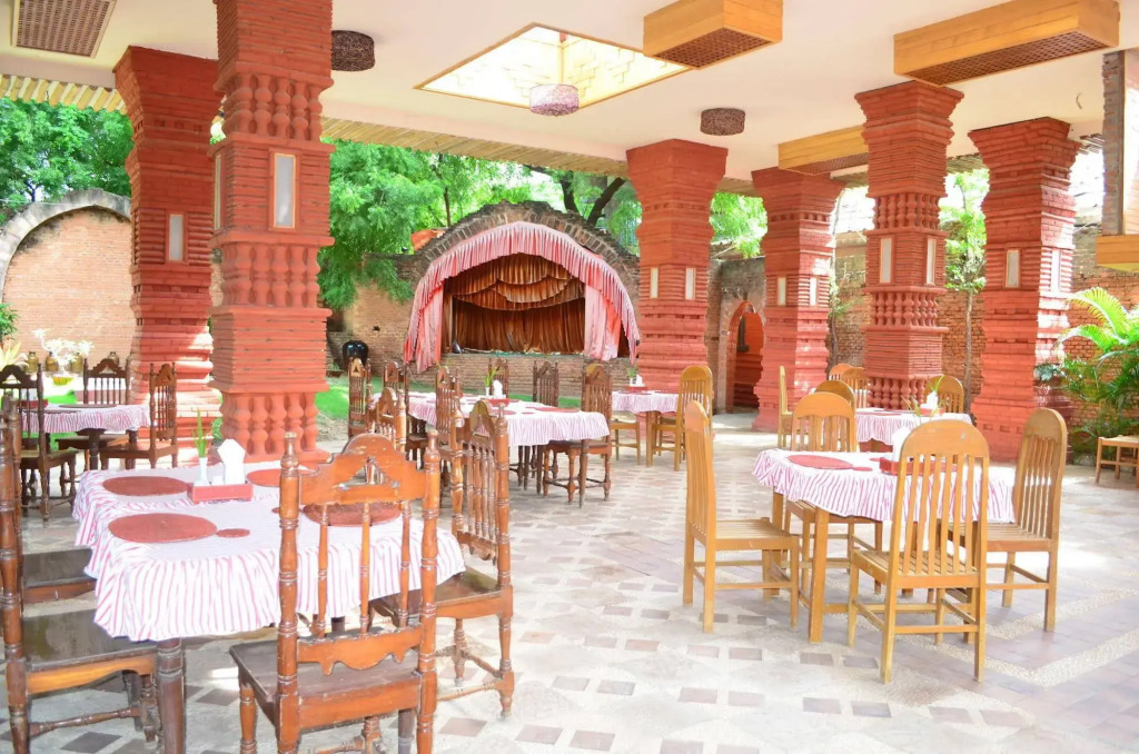 Kaday Aung Hotel