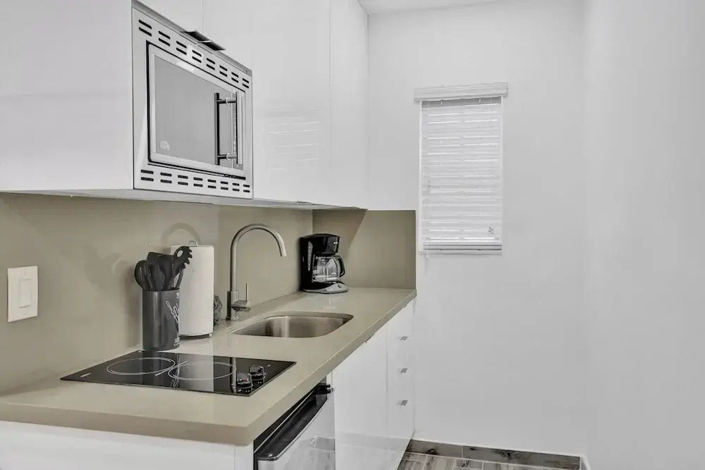 Renovated Apt -unit #3 / Close to Beach w/ Parking