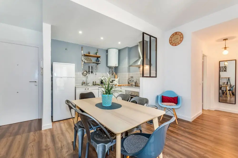 Trendy Central Apt With Small Parking And Terrace