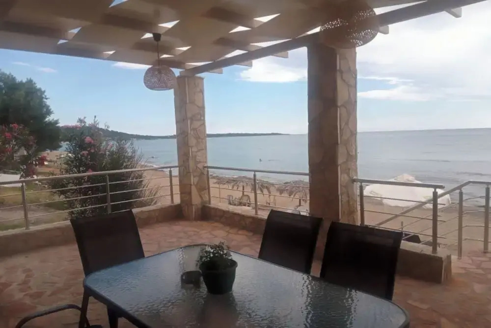 Maritinas Stone House & Apartment On The Beach