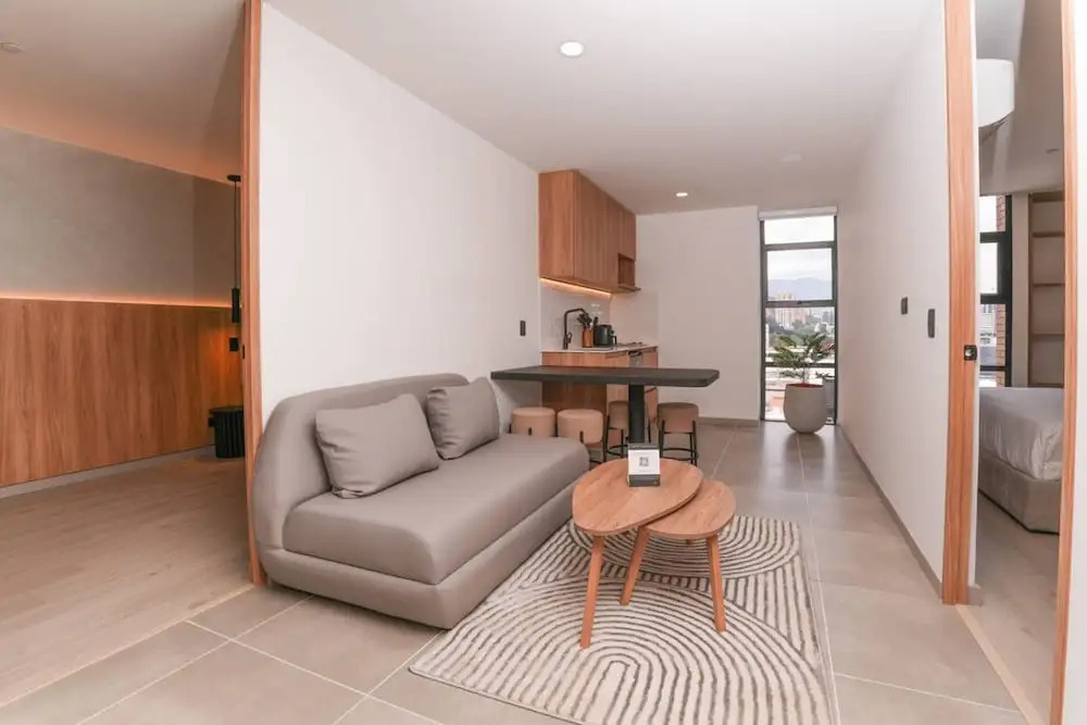 Metropolitan Living - 915