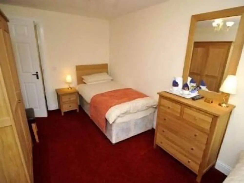 Elphinstone Hotel