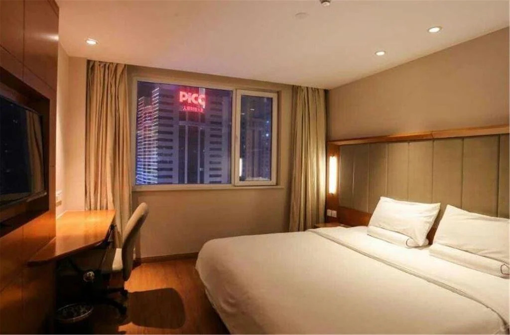 All Seasons Hotel