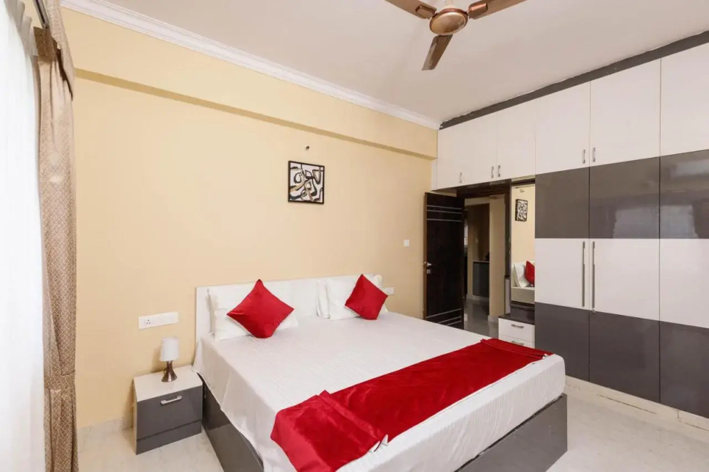 OYO 374 Apartment Near Fortis Hospital