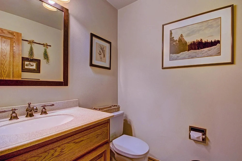 Gold King Lodge 8 Bedroom Home by RedAwning