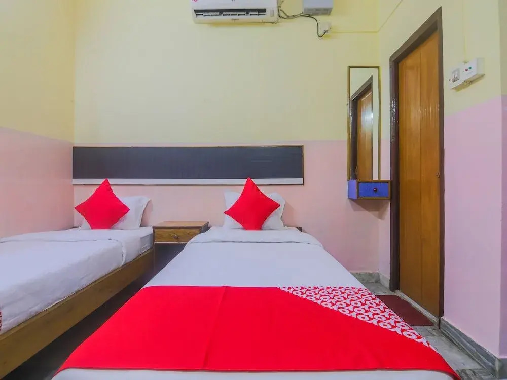 OYO 23373 Hotel Midline