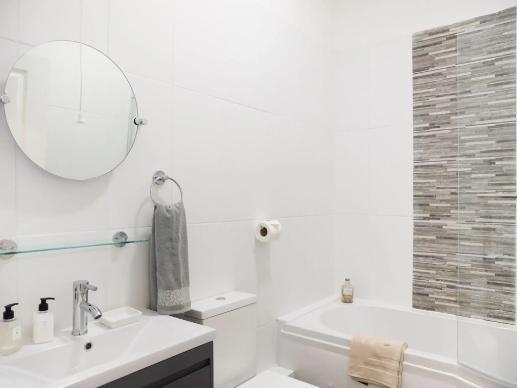 Lovely Folkestone Apartment Near Town Center And Sandgate Beach