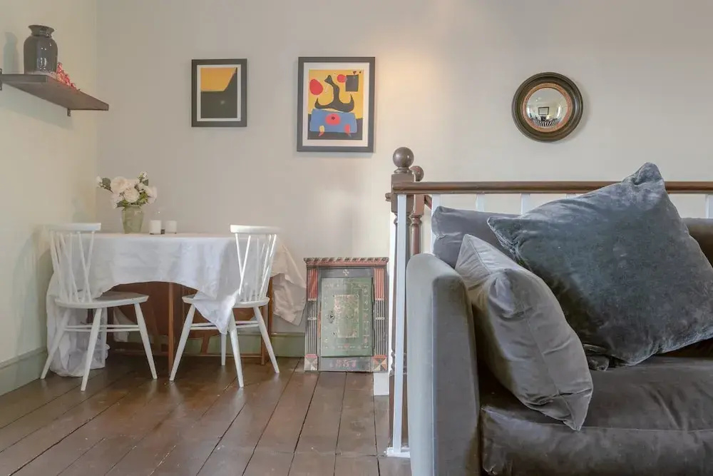2 Bedroom Apartment in the Heart of Angel