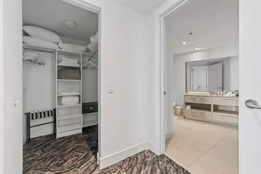 Sunny Balcony - Beautiful Stay for 2 With Ocean Views & Resort Amenities