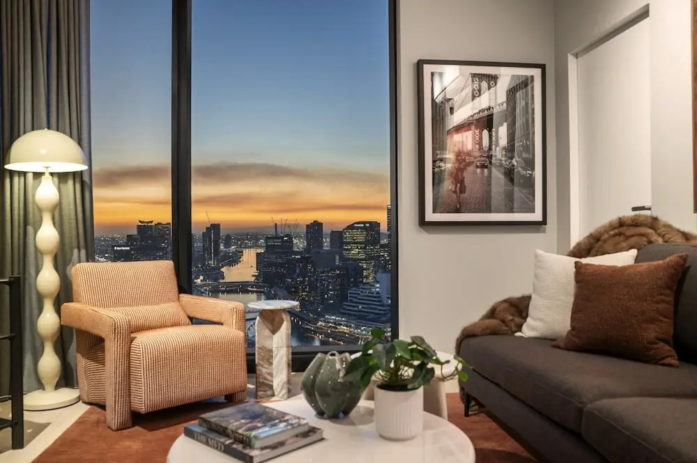 Bright 1BR Apt Skyline Views Pool Gym Near Casino