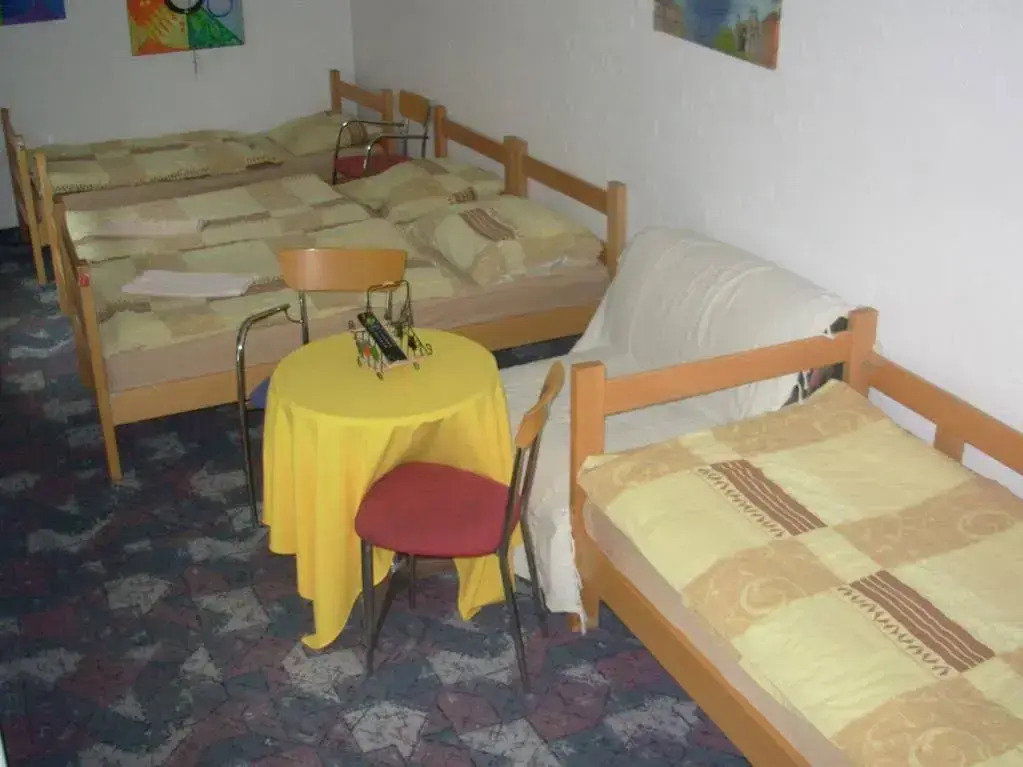 Hostel 021