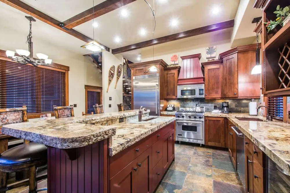 Slopeside 4 bedroom Townhome by All Seasons Resort Lodging