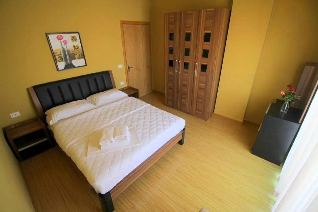 Eval Hotel