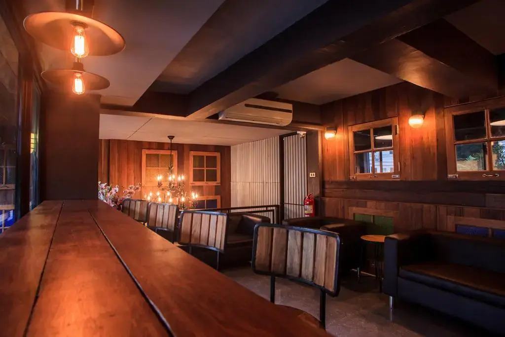 The Arak Bed Bar and Hostel