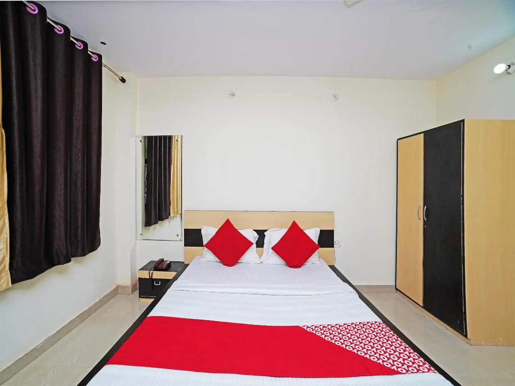 OYO 41348 Hotel Sameer Residency