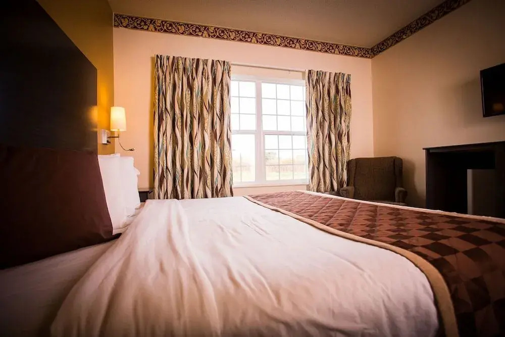 Chisholm Inn & Suites